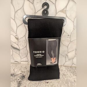 NWT Torrid Premium Black Capri Leggings, Size 1X